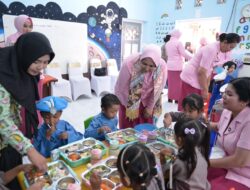  Ketua YKB Jatim Salurkan Makan Bergizi Gratis di Situbondo dan Bondowoso*