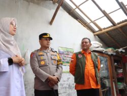 Wujud Kepedulian dan Dukungan Moral; Kapolresta Banyuwangi bersama Forkopimda Salurkan Bantuan kepada Warga Terdampak Bencana Hidrometeorologi*
