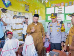 Kapolres Gresik dan Bupati Berbagi Makan Bergizi untuk Pelajar Sekolah Dasar*