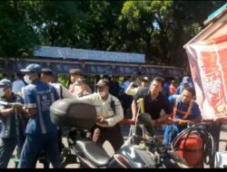  TRUK BOX MENGELUARKAN ASAP DI ATAS KMP TRISAKTI ADINDA, TIM GABUNGAN LAKSANAKAN EVAKUASI DI PELABUHAN GILIMANUK