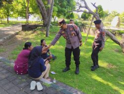 Kapolsek Gilimanuk Jalin Komunikasi dengan Pengunjung Patung Siwa Lewat Program “Jumat Curhat”