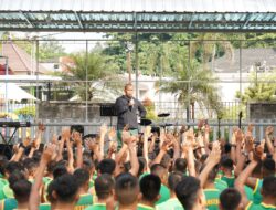 Membangun Soliditas dan Semangat Juang: Pangdivif 2 Kostrad Olahraga Bersama Prajurit