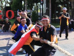 Awak Media Adu Ketangkasan Tarik Tambang bersama Kapolres Probolinggo, Sambut HUT RI ke 80