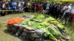 PASUTRI MENNGGAL DI ATAS BATU