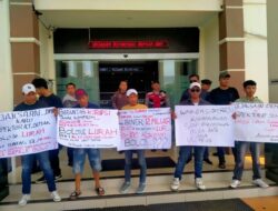 Warga Sidorejo Geruduk Kejari Demak, Pertanyakan Lambannya Penanganan Dugaan Mark Up Dana Desa