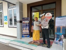 Humanis Pelayanan, Polantas Polresta Banyuwangi Menyapa Warga di Samsat Benculuk