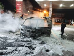 Polisi Evakuasi Mobil Terbakar Saat Isi BBM di SPBU Kepanjen, Satu Orang Luka