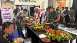 Wujud Nyata Sinergitas TNI–Polri, Yonkes 2 Kostrad Serahkan Tumpeng Hari Bhayangkara ke-80 kepada Polsek Karangploso