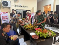 Wujud Nyata Sinergitas TNI–Polri, Yonkes 2 Kostrad Serahkan Tumpeng Hari Bhayangkara ke-80 kepada Polsek Karangploso